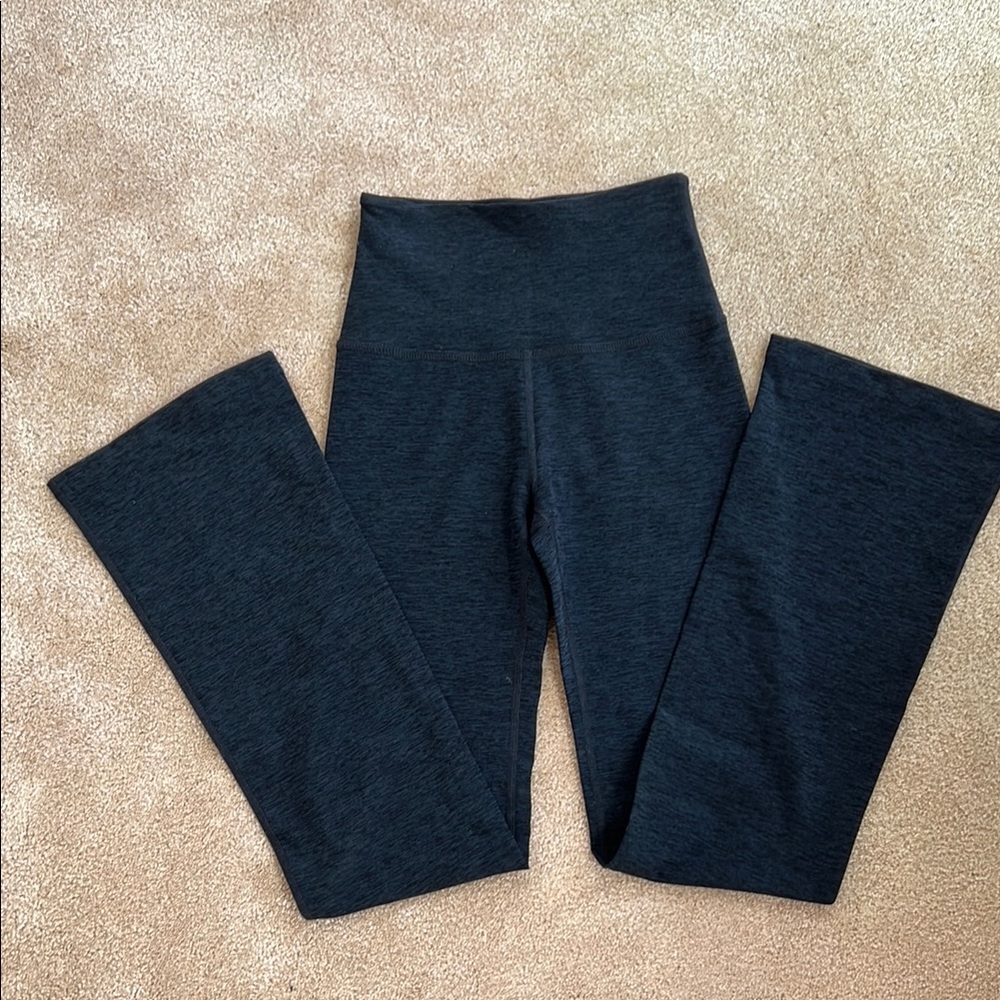 Dark Gray High-Waisted Flare Leggings - Beyond Yoga XS